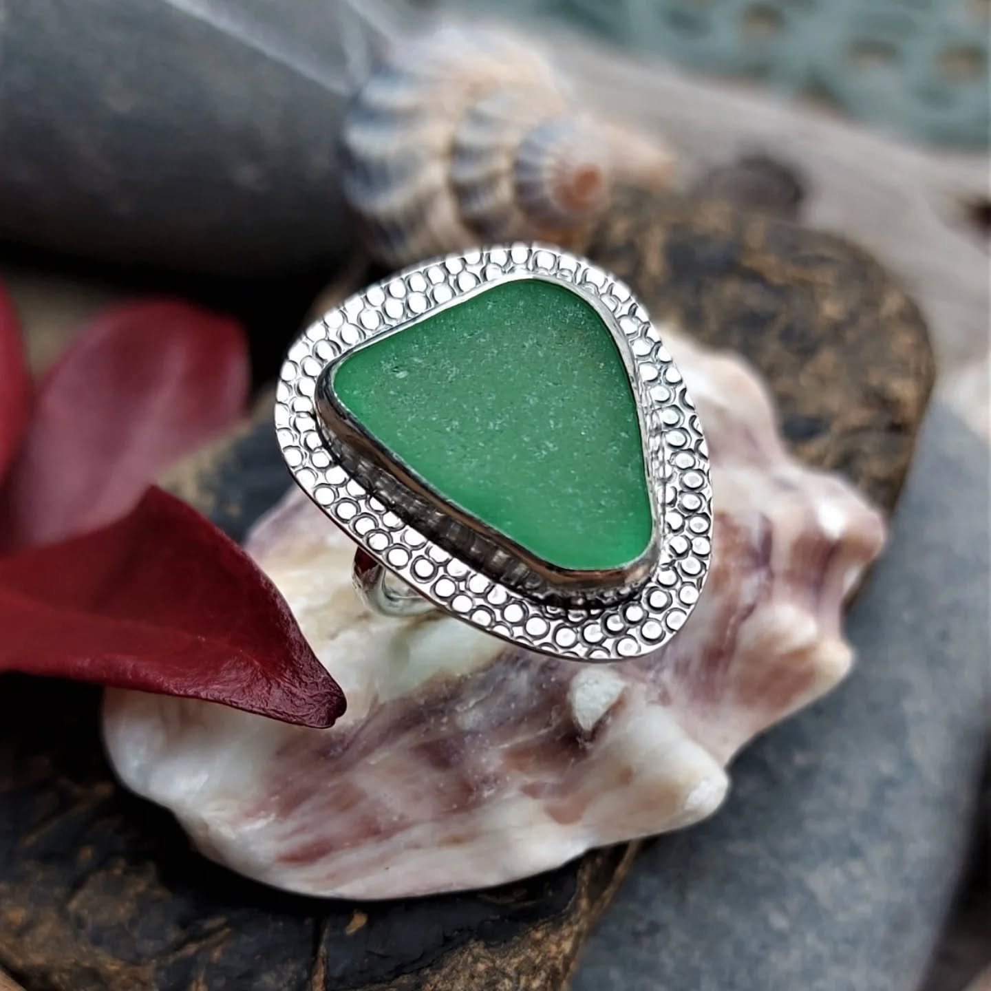 Green bubble ring, one of my favourites from a while back 💚 just sharing this because I'm feeling a little wistful about the past. 

We're at a crossroads in our family, about whether to buy another house or extend the one we have and the decision m