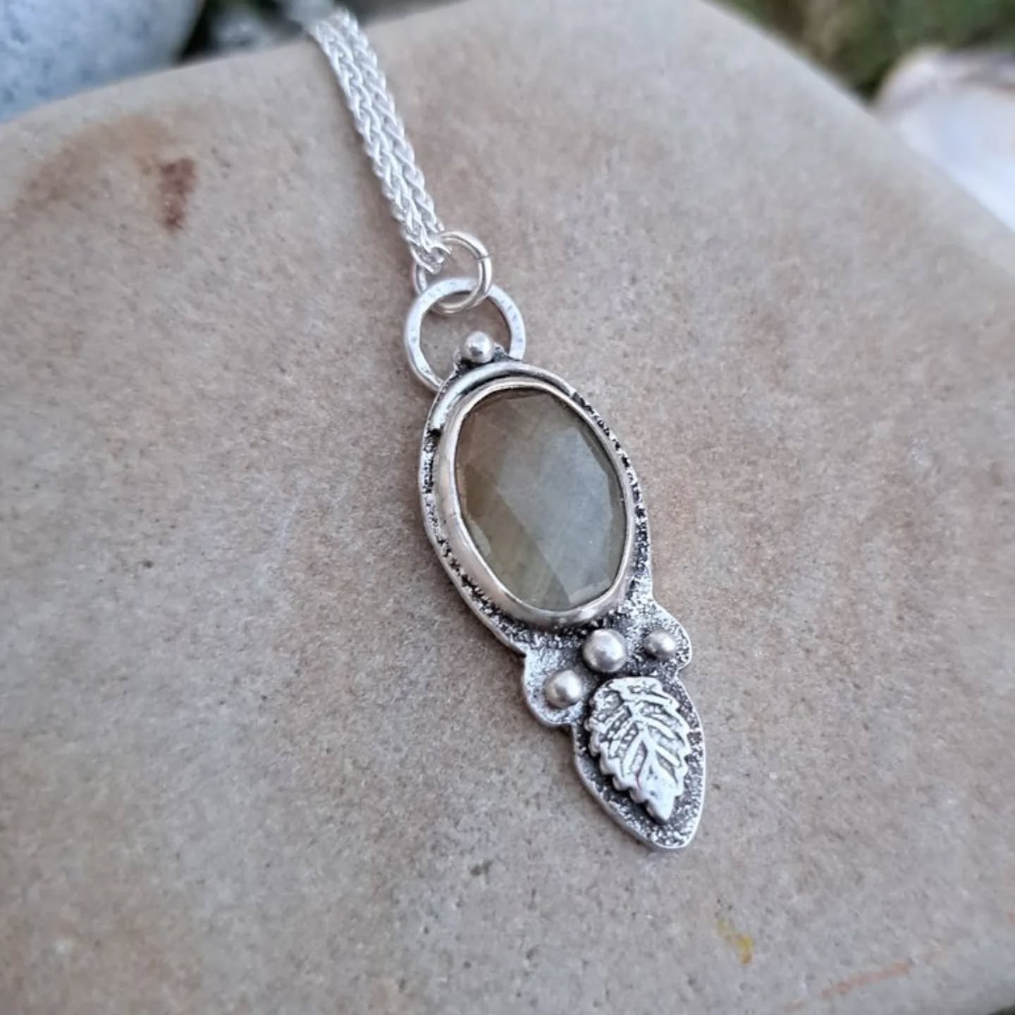 Yellow rose cut sapphire, nestled in a rustic silver setting. Link in bio✨️ 

https://www.ilovedollyjewellery.co.uk/necklaces-and-pendants/rustic-sapphire-leaf-pendant

#sapphirependant #rusticsapphires #rosecutsapphire #sapphirenecklace #sapphirejew