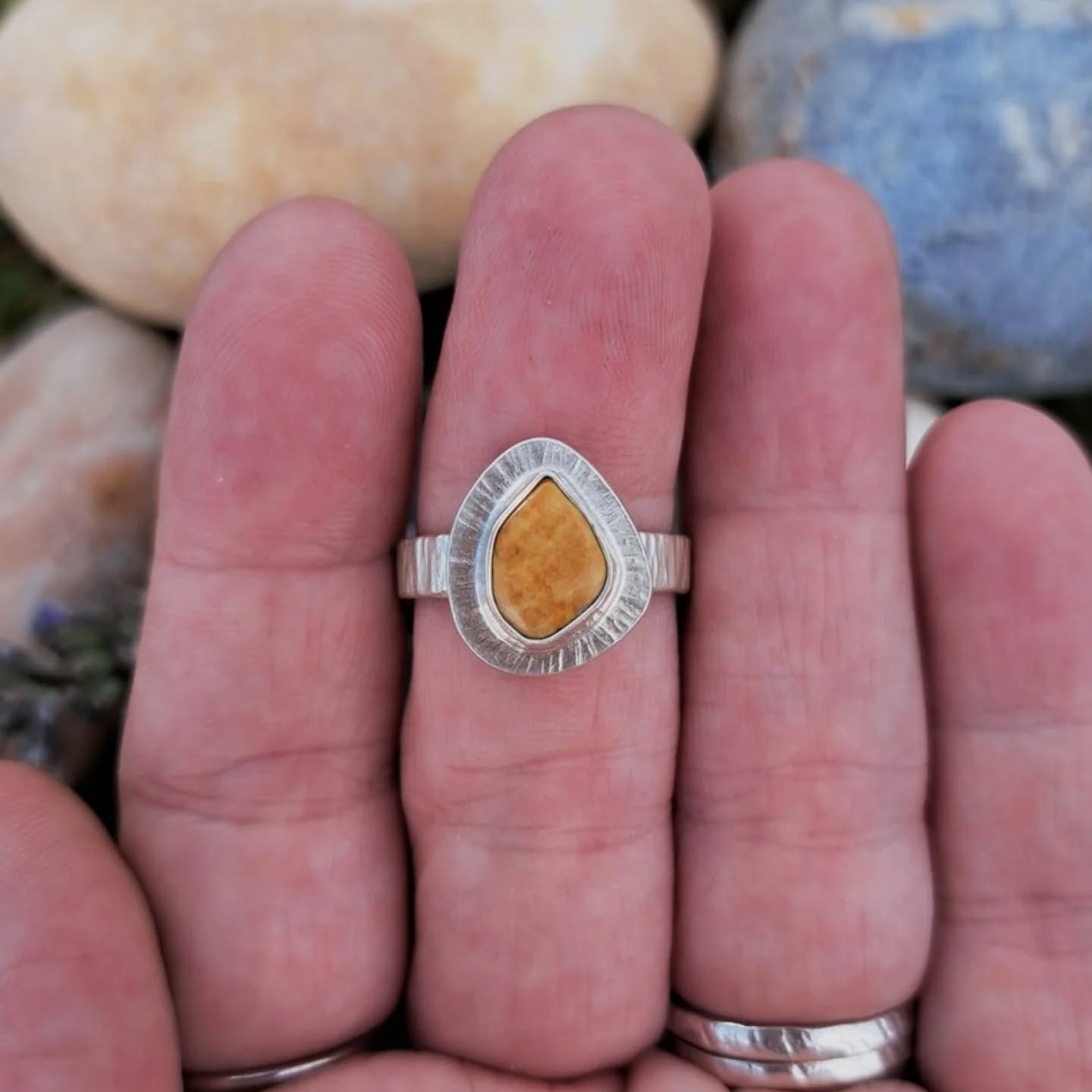 The sweetest little caramel pebble, set in silver ⚒️

https://www.ilovedollyjewellery.co.uk/rings/caramel-pebble-ring

#caramelcolour #pebblejewellery #pebblejewelry #pebblering #stonejewelry #stonejewellery #stonering #beachcombingbabe #beachcomber 