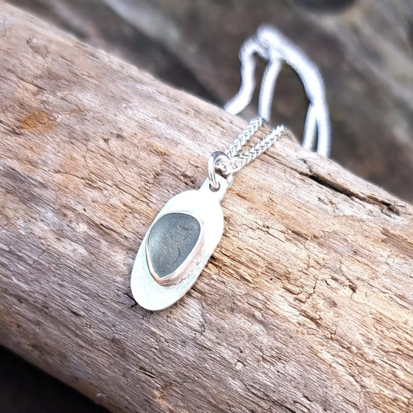 Sometimes, we need simple and uncomplicated in our lives 💓 This little nugget of pale aqua sea glass was found during the most wonderful family trip to Minster-on-Sea on the Isle of Sheppey, nestled in the shingle. I've kept the silver setting unfus
