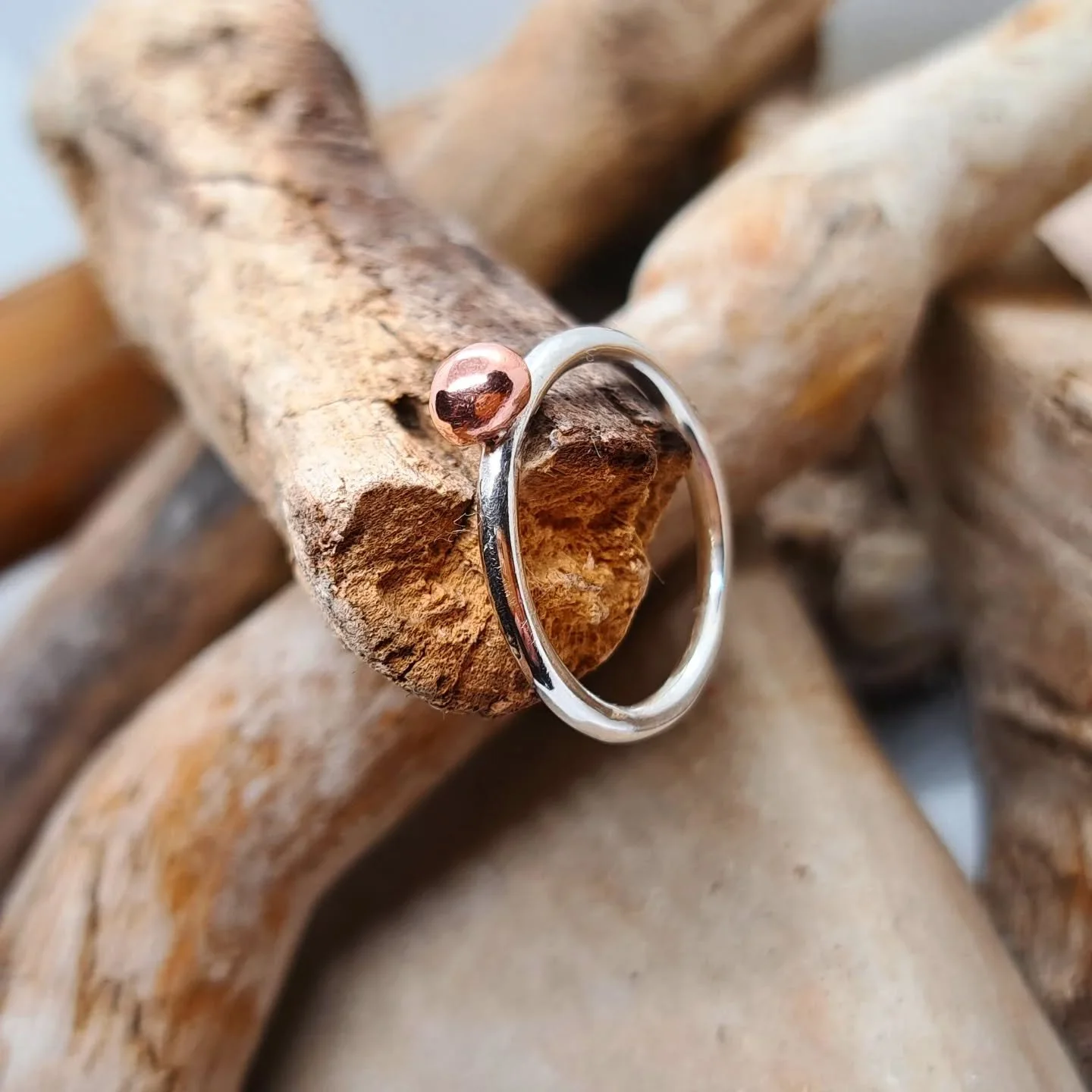 This mixed metal ring comprises sterling silver and solid copper and was despatched today ❤️✨️ 

I took a lovely little trip with my girl Joni down to the post office in the bitter cold, who didn't seem bothered by the low temperature and instead got