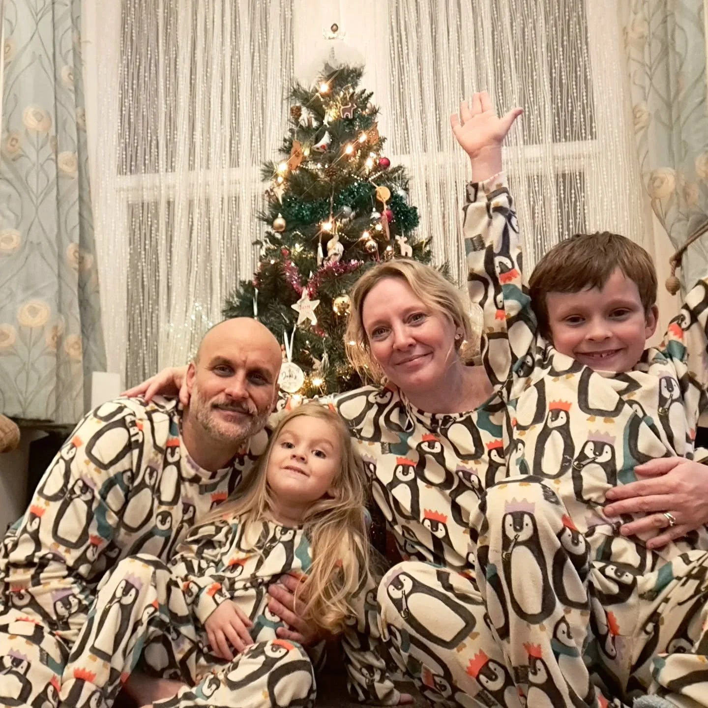 So.... my husband and I made a deal - I agreed not to post any photos of him in matching pyjamas if he agreed to wear some with us. So...shhhhhhh. Here we all are 😉🐧🐧🐧🐧🤣

Merry Christmas everyone! 🎄🤶🎅😘

#merrychristmas❤️ #matchingoutfits #m