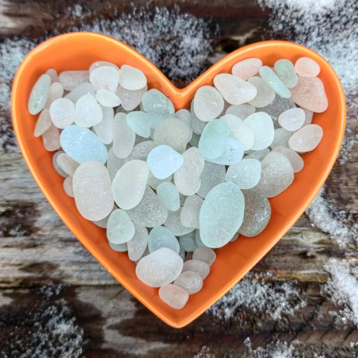 Happy Valentine's Day 🫶

@santabarbaraseaglassfestival 
#seaglass #santabarbaraseaglassfestival #sbsgoafmonthofhearts 
#seaglasssaturday 
#sbsgoafmonthofhearts2026