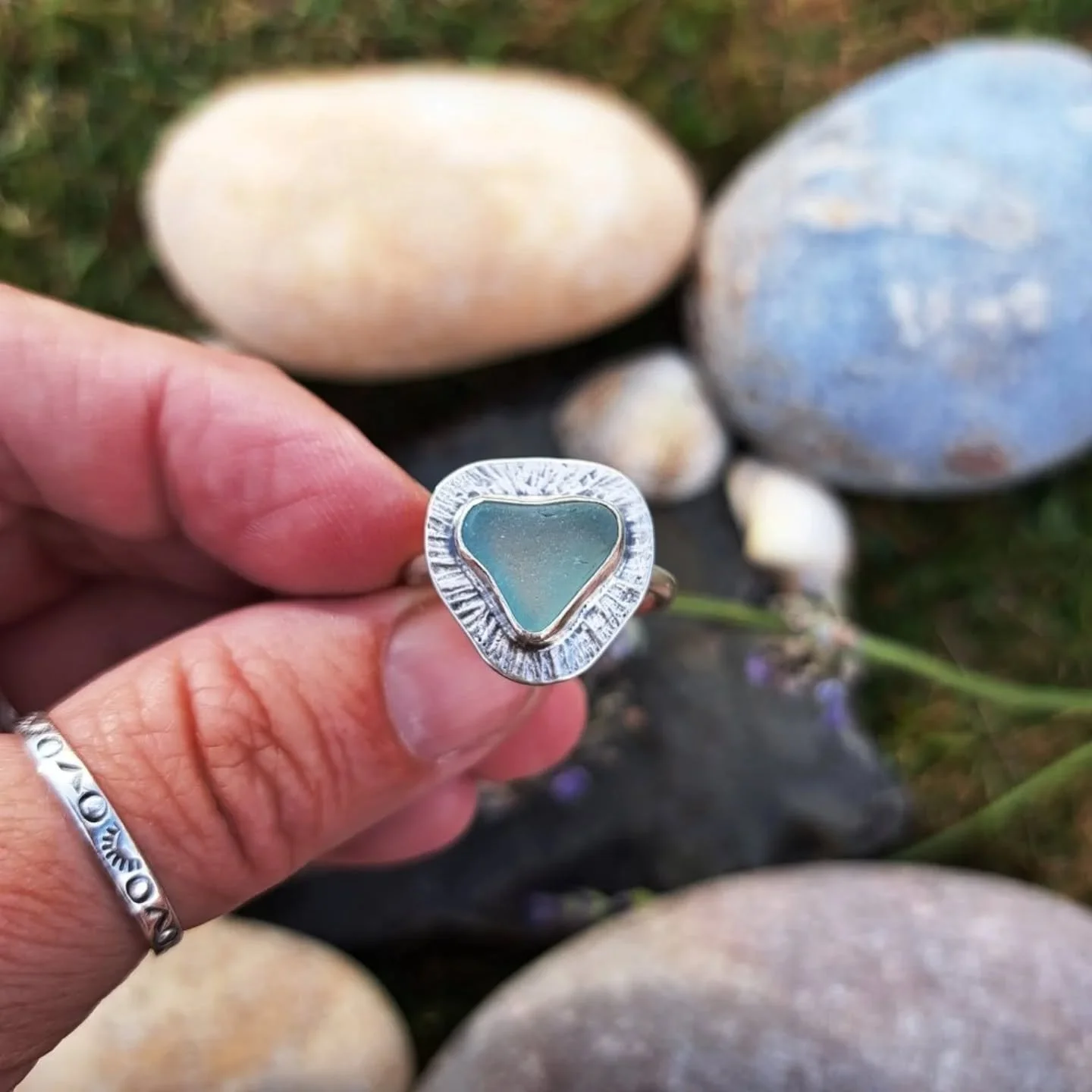 Beautiful aqua sea glass ring. One of a kind. Sea glass from the Isle of Sheppey. Size UK O 1/2.

Shop now 🫶 to snap it up ⬇️
https://www.ilovedollyjewellery.co.uk/rings/aqua-sea-glass-heart-ring

#seaglassring
#seaglassrings 
#aquaseaglass
#seaglas