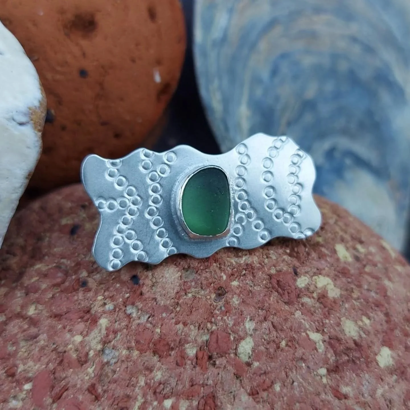 Searching for brooch-wearing, sea glass loving, silver jewellery people ✨️✨️✨️

Are brooches still a thing? I have so many, but I'm just not sure if people wear them much these days. Answers below ⬇️😘😊

This abstract patterned sea glass brooch is m