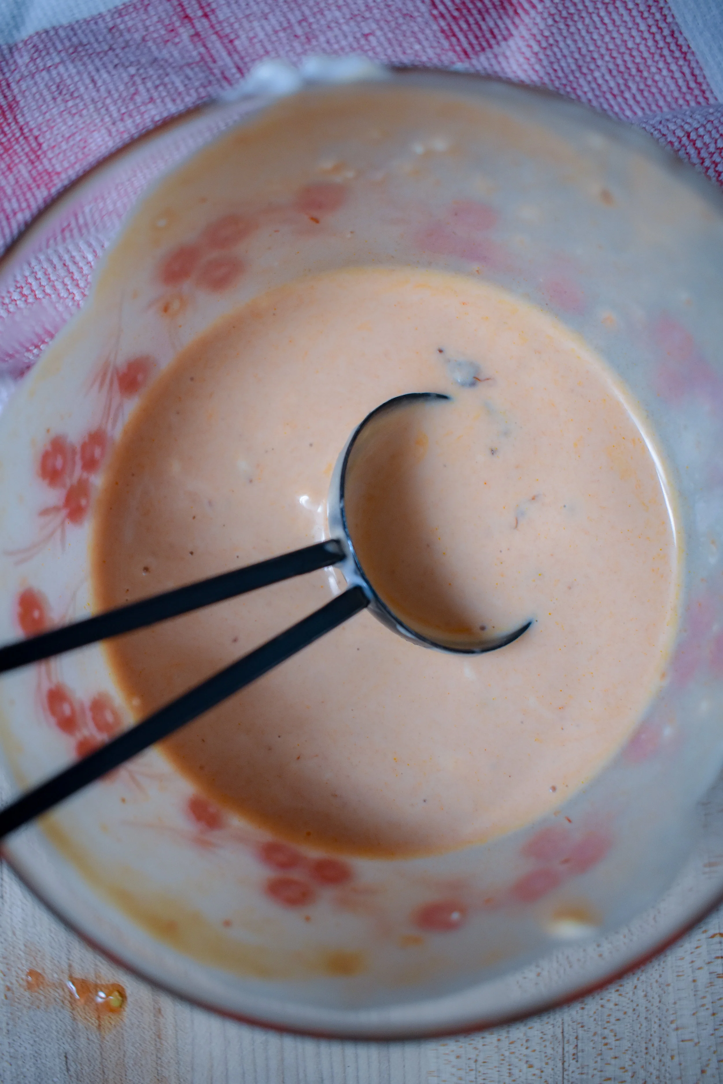 5. Next, whisk together the aioli ingredients into a sauce in a small mixing bowl.