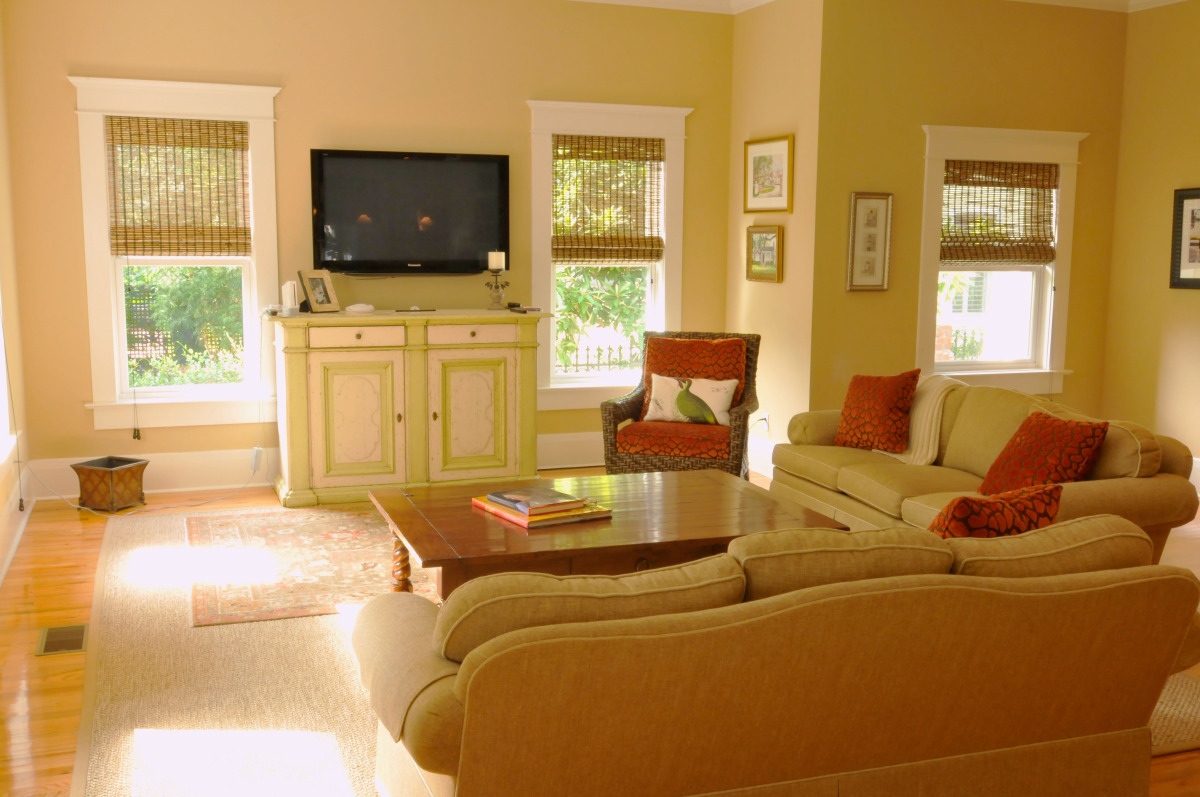 HISTORIC HOME 1: FAMILY ROOM