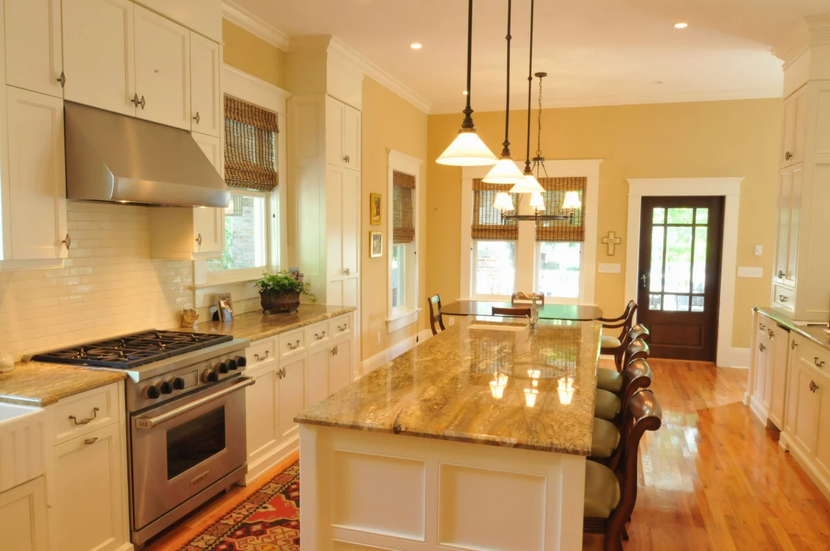 HISTORIC HOME 1: KITCHEN AND DINING