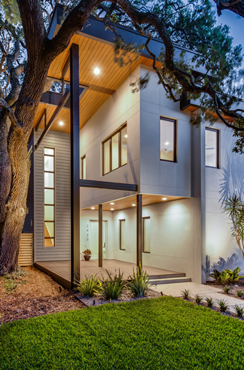 MODERN HOME ONE: Front Entrance