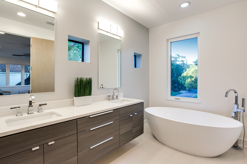 MODERN HOME ONE: Master Bathroom Tub