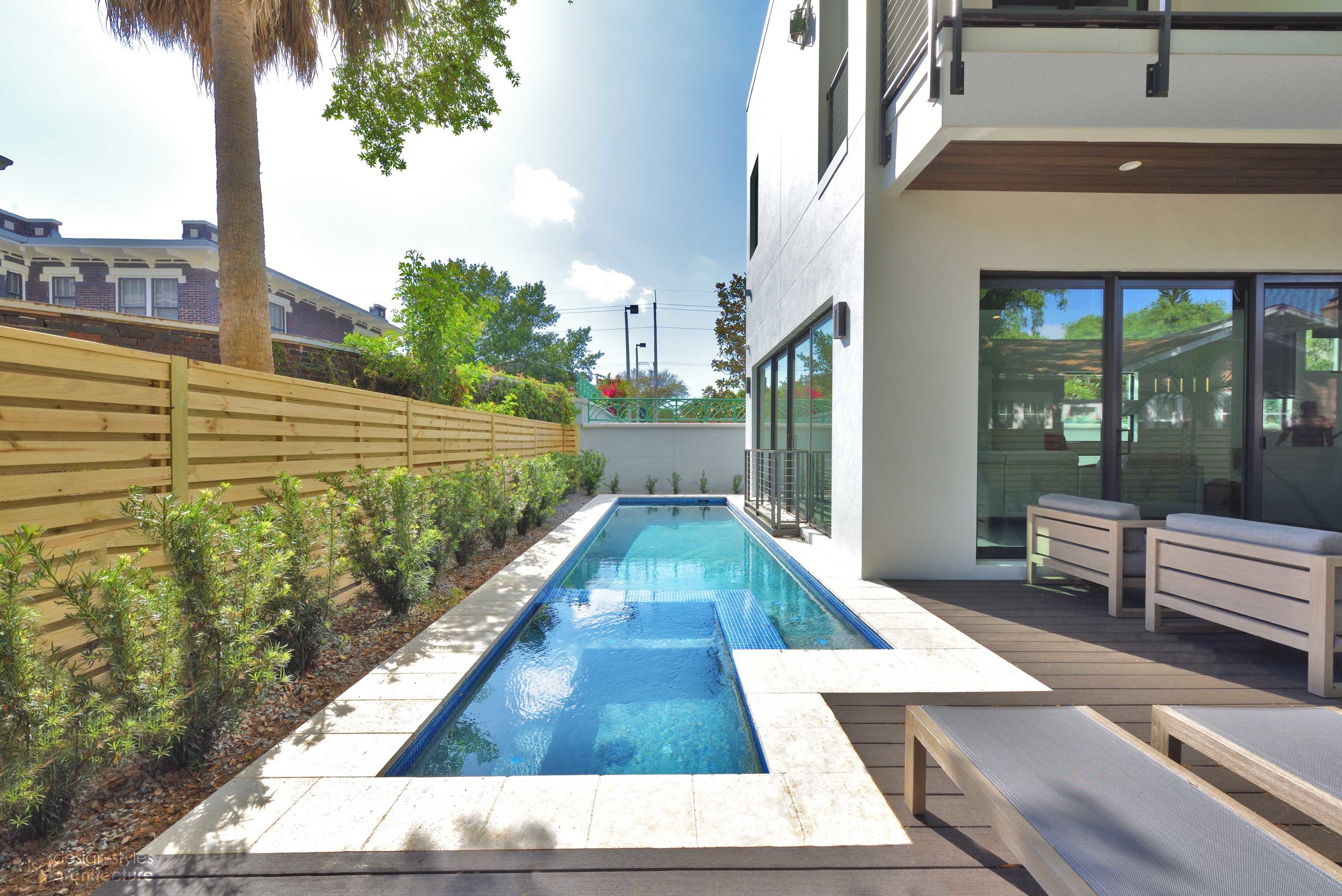 Panaseny_Exterior_Back_002.jpg