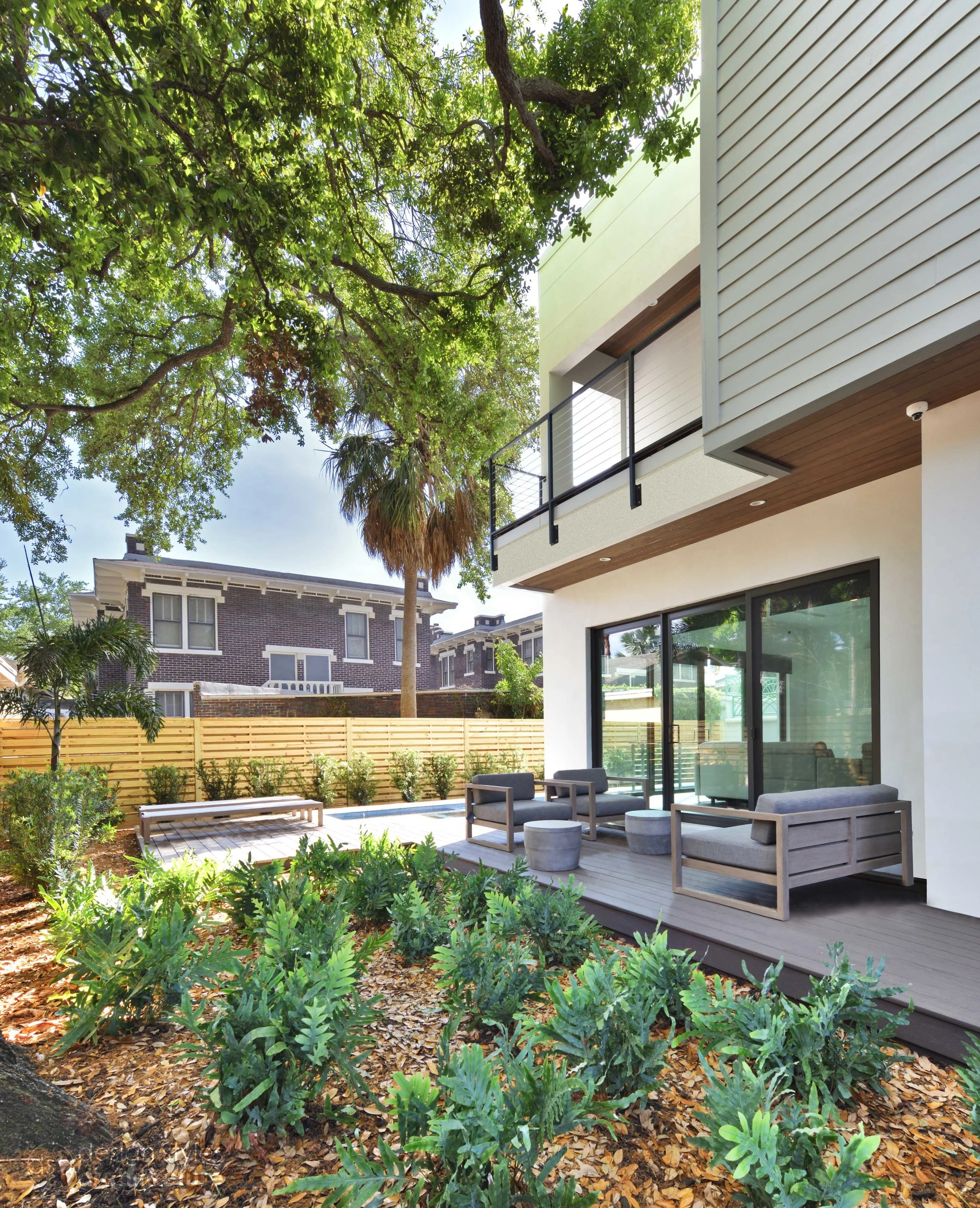 Panaseny_Exterior_Back_004_1.jpg