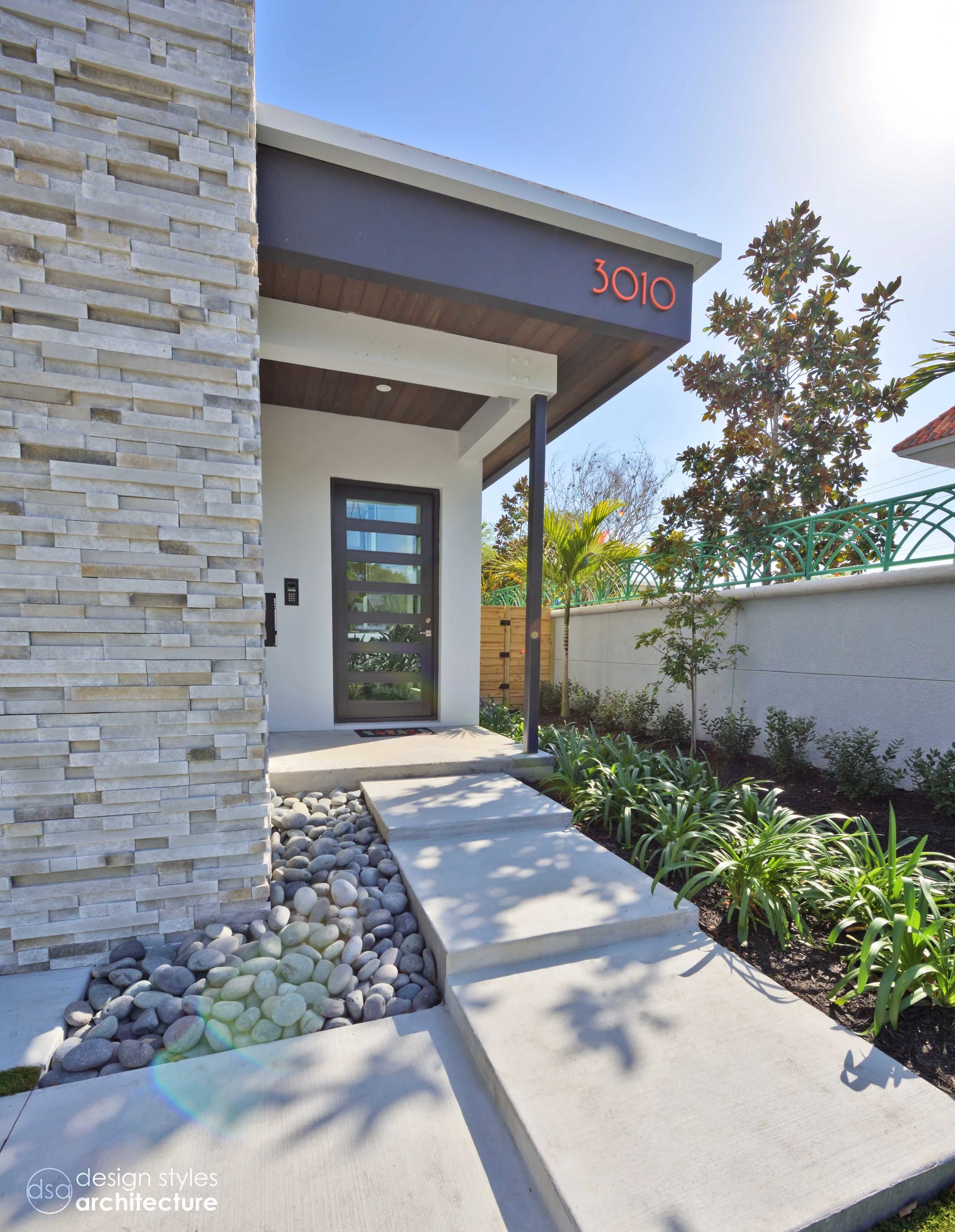 Panaseny_Exterior_Front_004_1.jpg