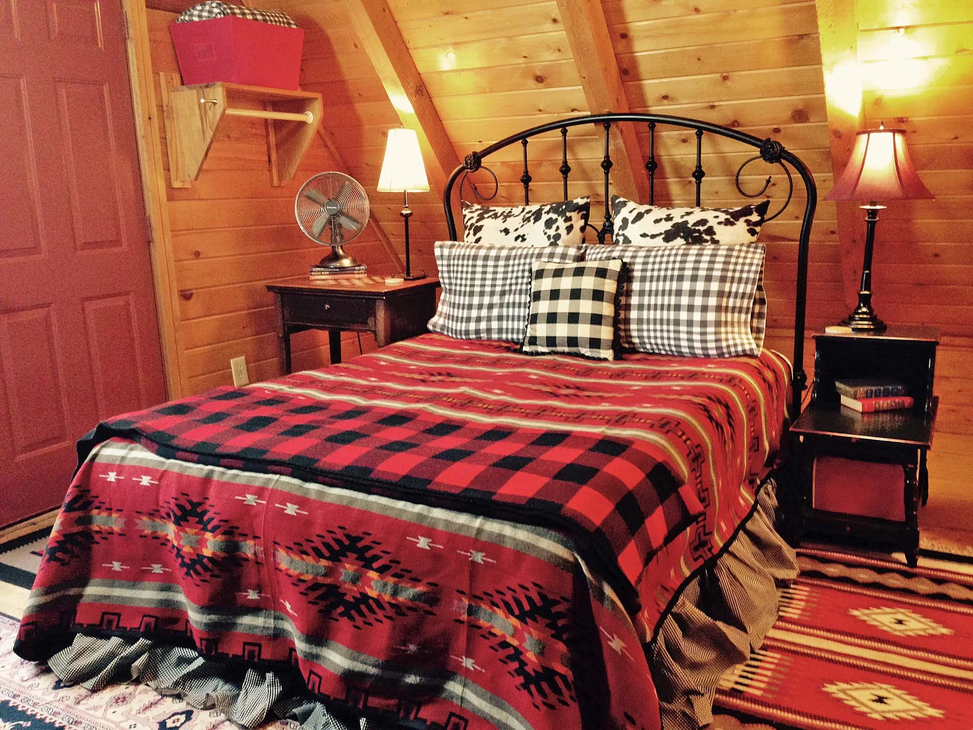 Acorn Queen Master Bed 2015.jpg