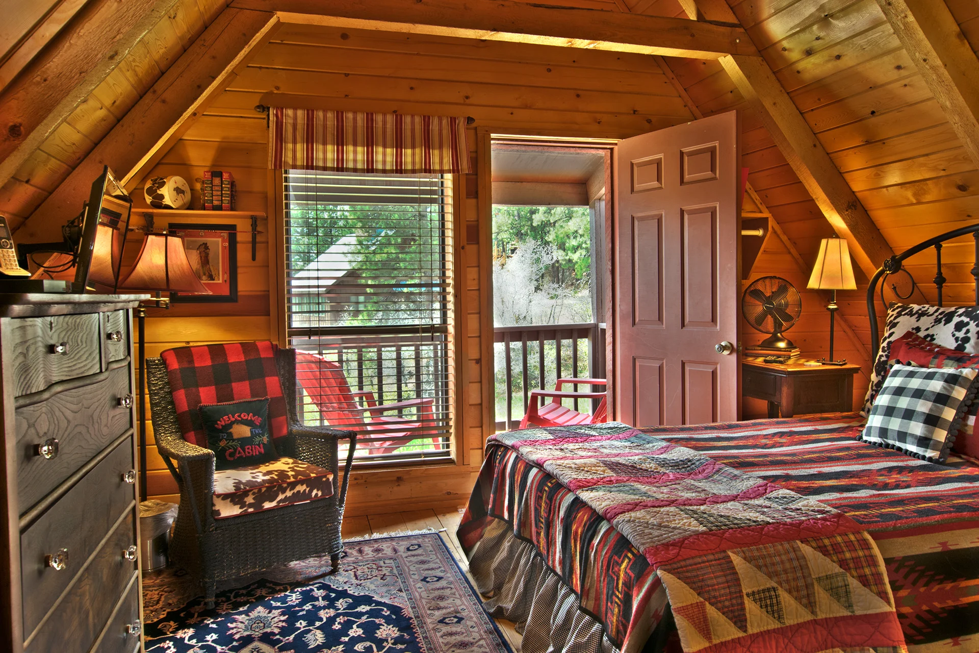 DSC-305 Acorn Master Bed.jpg