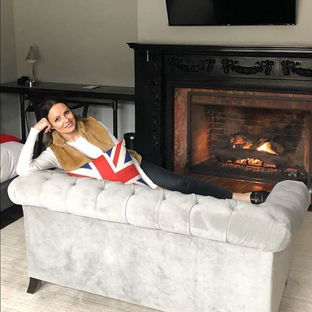 We love seeing the beautiful faces and spirits of our guests. Especially in front of one of our many fireplaces throughout the hotel. 📷 @laurahwinder #comebacksoon
