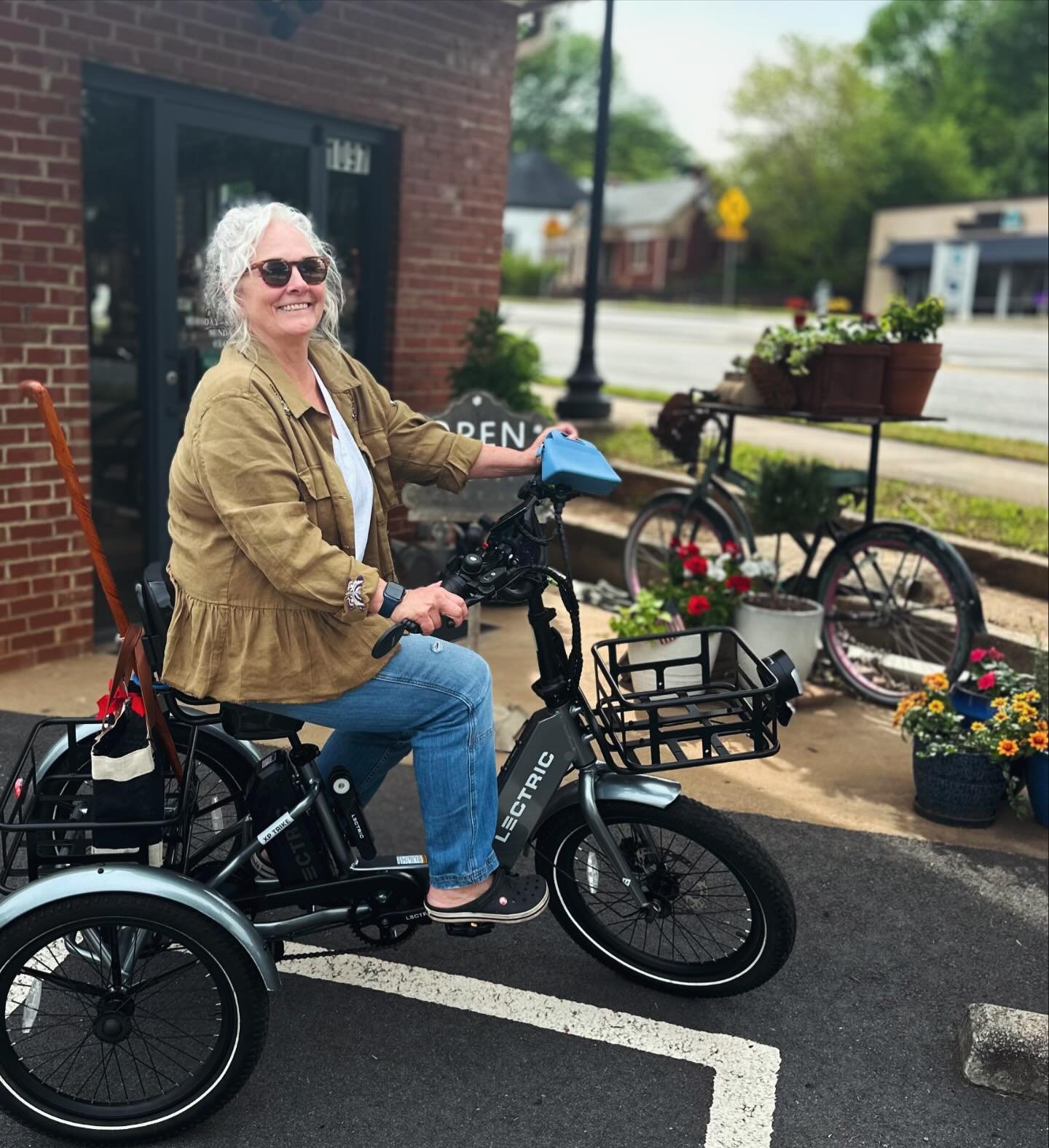 Taking a quick tour of the neighborhood?  Stop by LILLY SAGE APOTHECARY!🚶🚴🚗&hearts;️

#shopsmall #historicroswellga #roswellmomsnetwork #roswellwomansclub