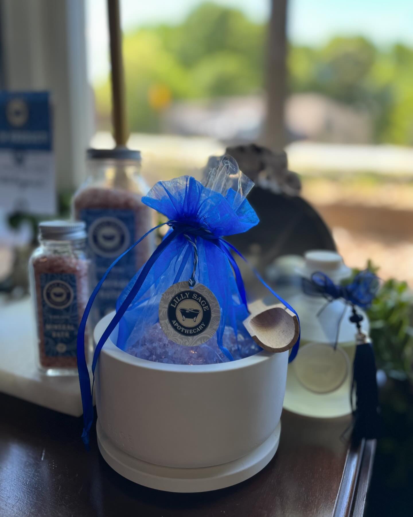 ✨End of the school year is quickly approaching, let&rsquo;s remember those teachers and drivers who take care of our precious kids! 
We have just the right gift for that special person-how about something from our luxurious bath collection?💙💙💙

#l
