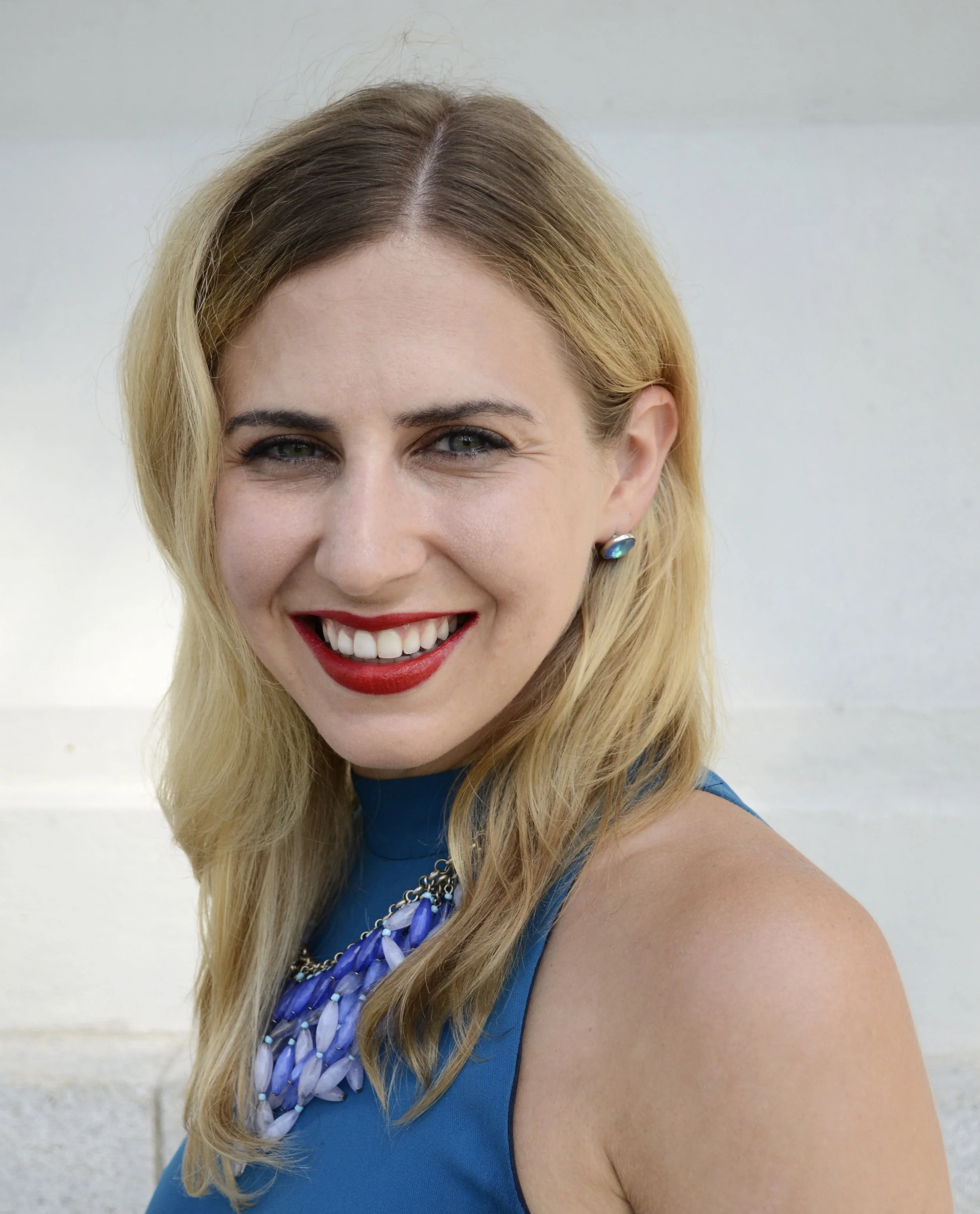 MaryAlouetteAlarkeHeadshotSingerCoachMentor.jpg