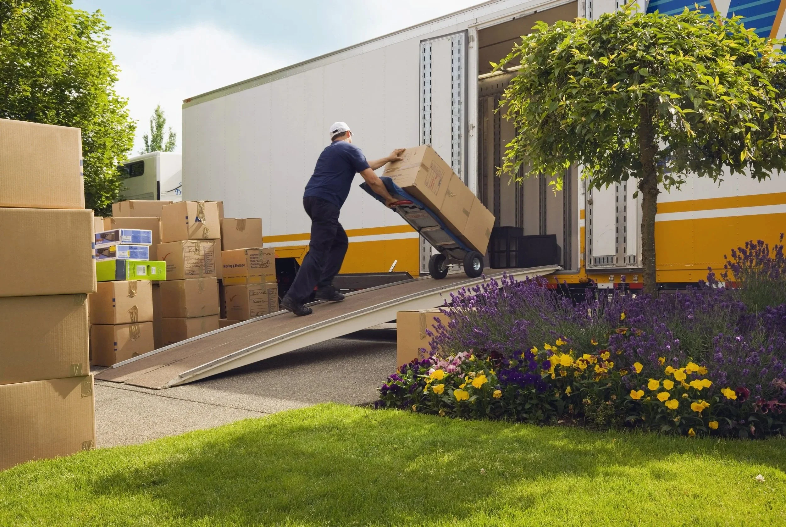 3 Ways a Truck Rental Company Helps You Prepare for a Move