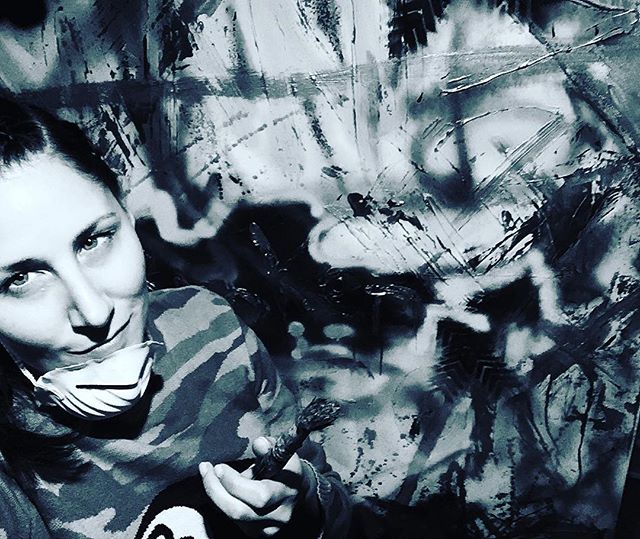 Big day in the office..
#keepingitreal #minnie #painter #art #girlboss