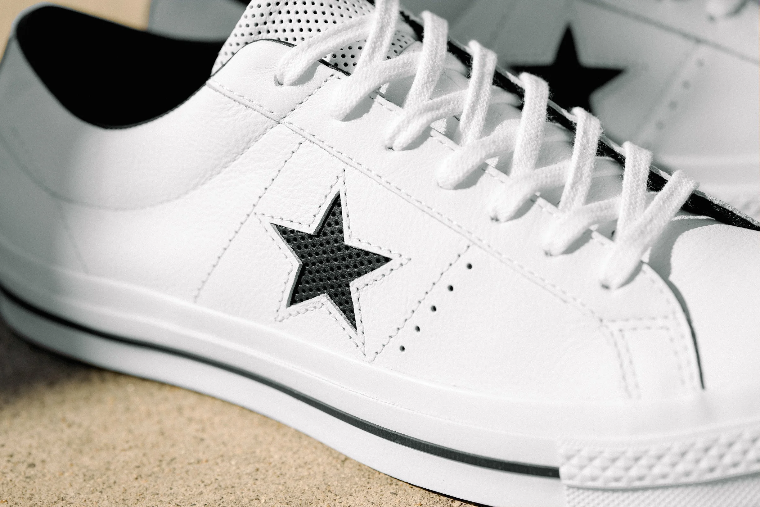 Converse_One_Star_Perf_Leather_White-4.jpg