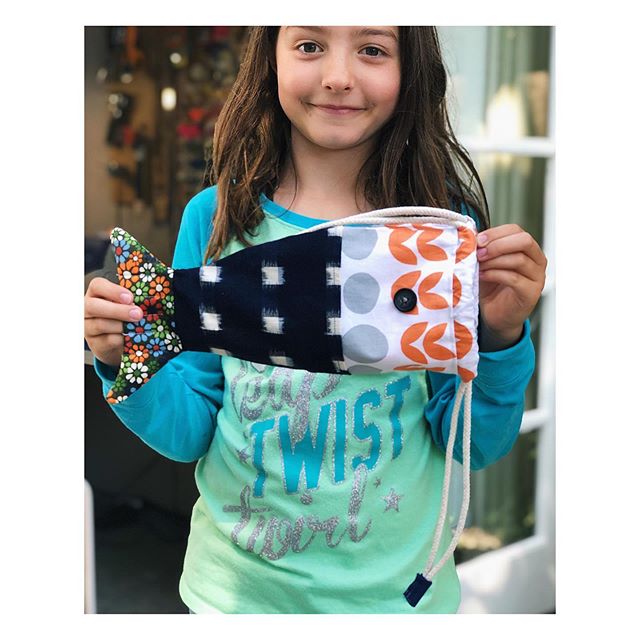 In the studio today this young lady finished her fish drawstring bag which is a free pattern from @cloud9fabrics. Extremely cute 🐠