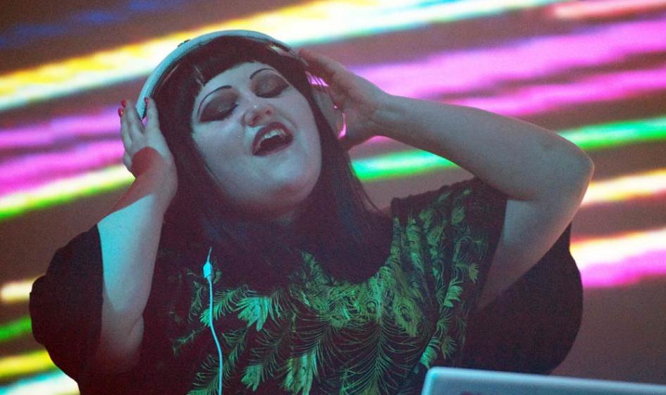 794551-beth-ditto-a-assure-un-dj-set-explosif-950x0-2.jpg