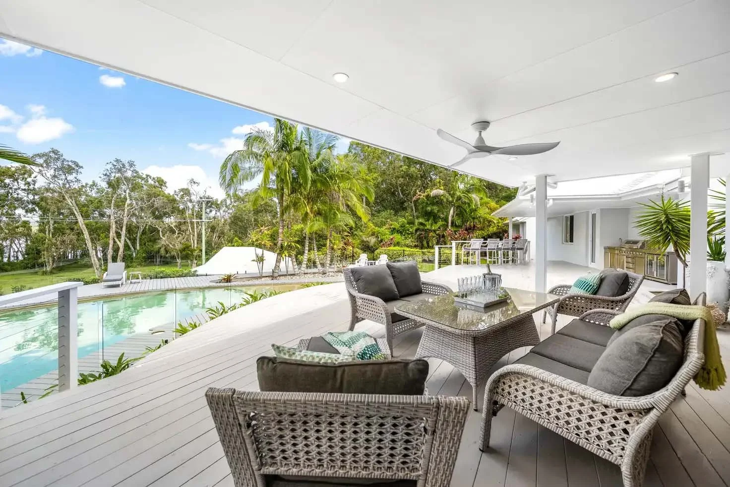 outdoor lounge area.jpg