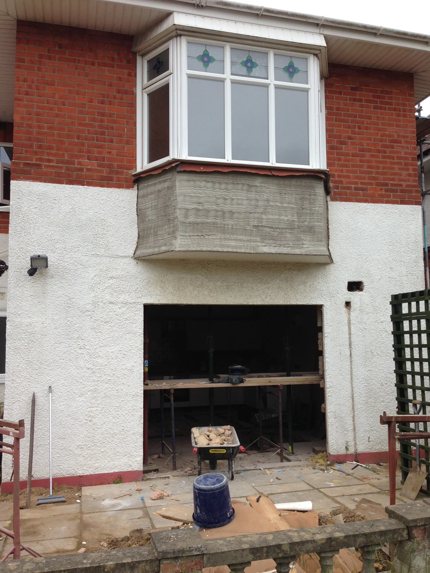 Opening for bi-fold doors
