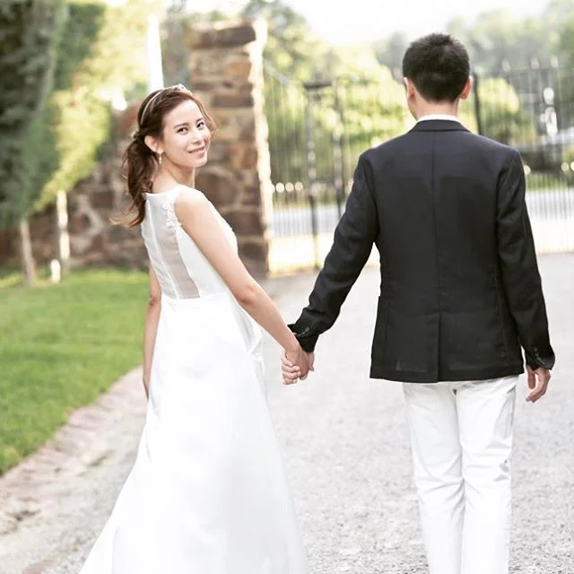 This cute couple had a welcome dinner for all their guest from overseas @coombeyarravalley . Everyone was dressed in white! #whiteparty #memorable_moments #beautifulweddings #yarravalleyweddings #weddingphotography #rosieandrolf #thelovecollectiveau 