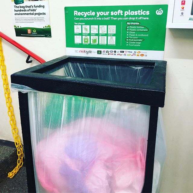 Even during #plasticfreeJuly it can feel impossible to escape #softplastics 😔
⏛ 
Thankfully your local @woolworths_au or @colessupermarkets have recycling ♻️ bins all year round where you can drop them
⏛
Keep them with your #reusable bags so you don