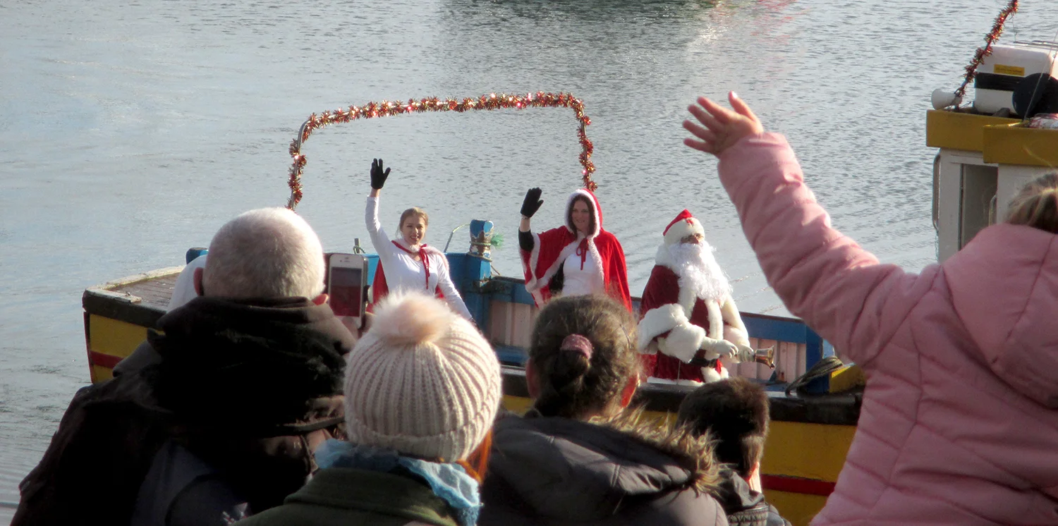 The Boyes Santa arrives at the harbour