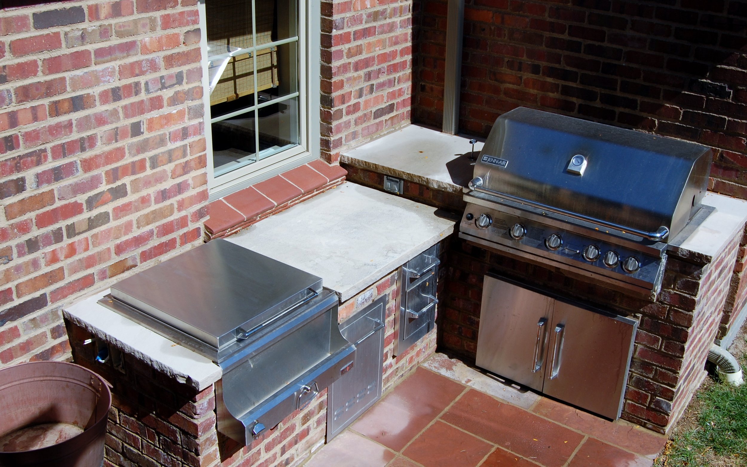 OUTDOOR KITCHENS