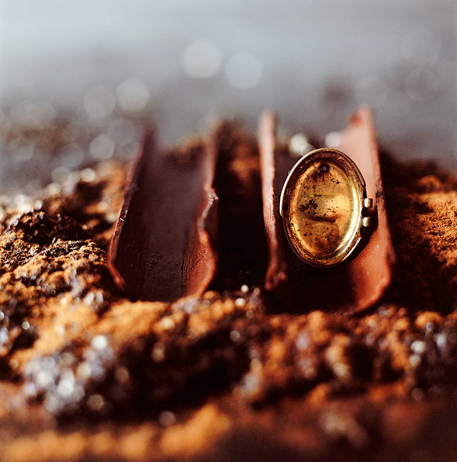 dorame-mercedes-empty-locket.jpg
