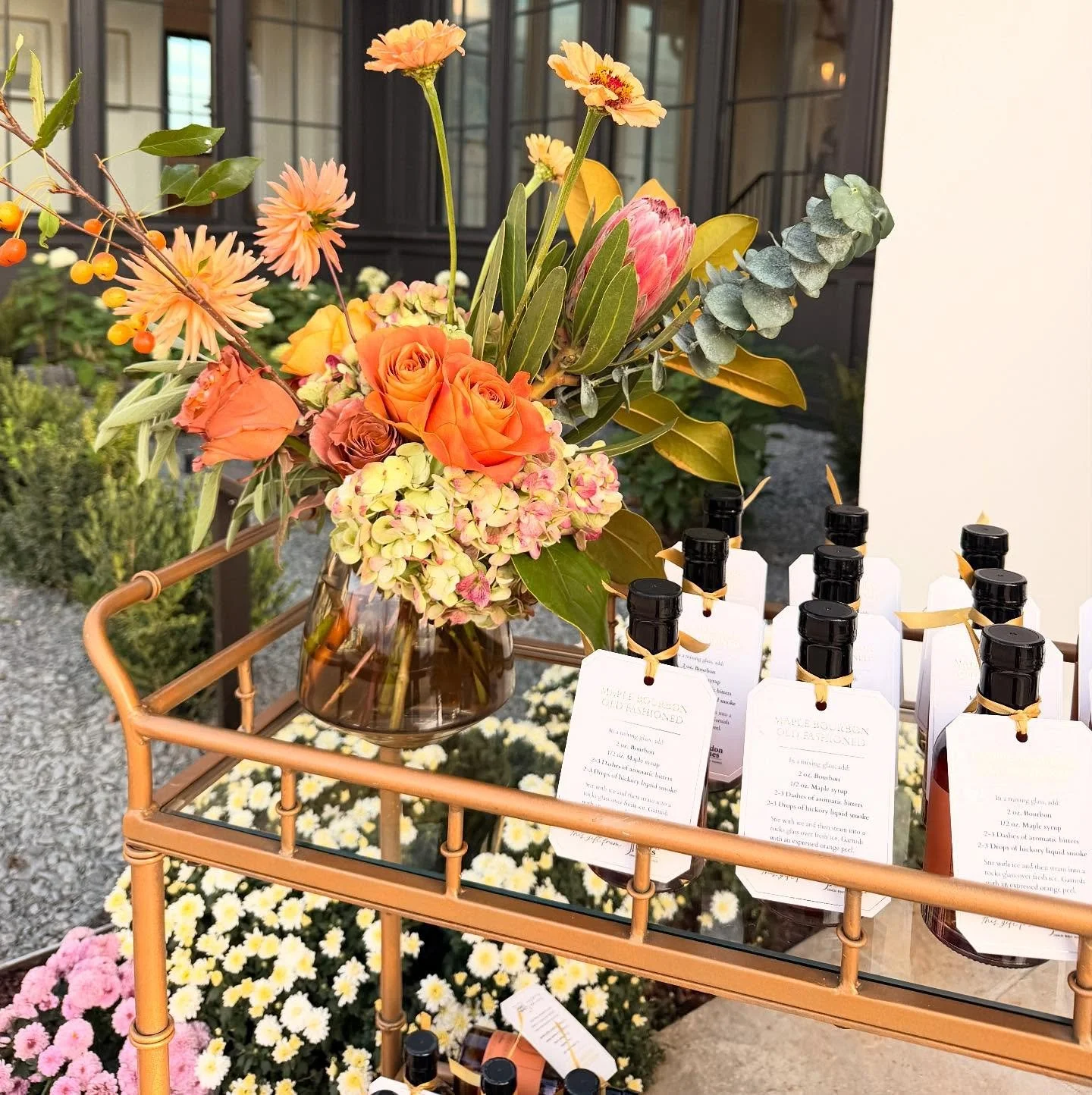 Shared some of our favorite Q4 moments at our team meeting today and this custom cutie bourbon maple syrup bar definitely made the list! 

Putting intentional touches like custom soft touch and gold foil old fashion recipe tags on guest swag takes it