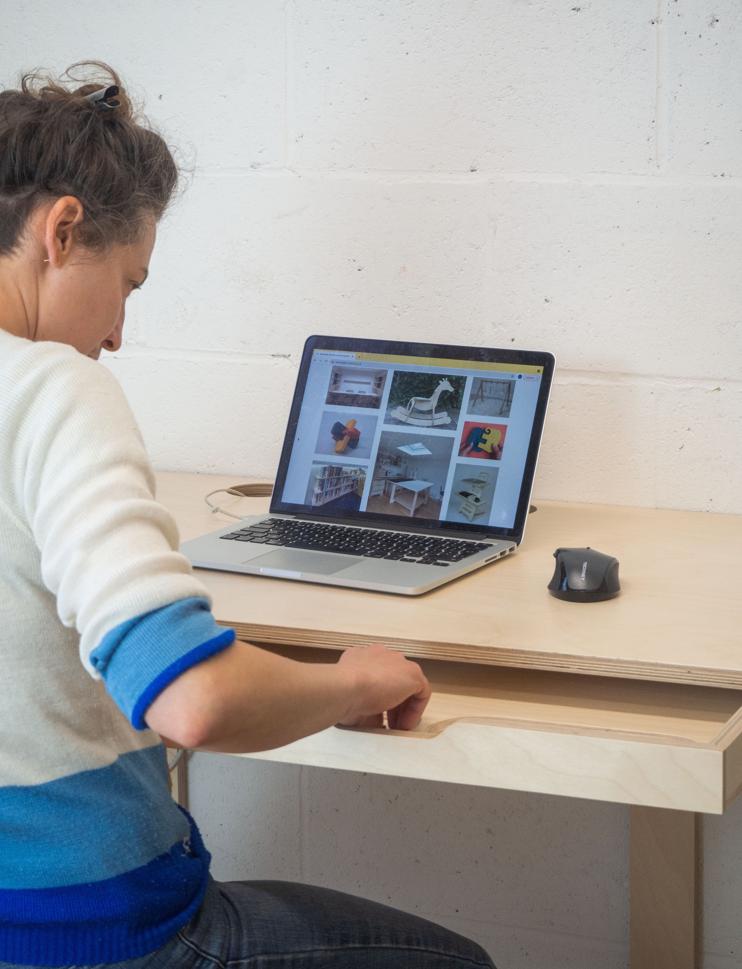 03_custom timber desk with drawers.jpg