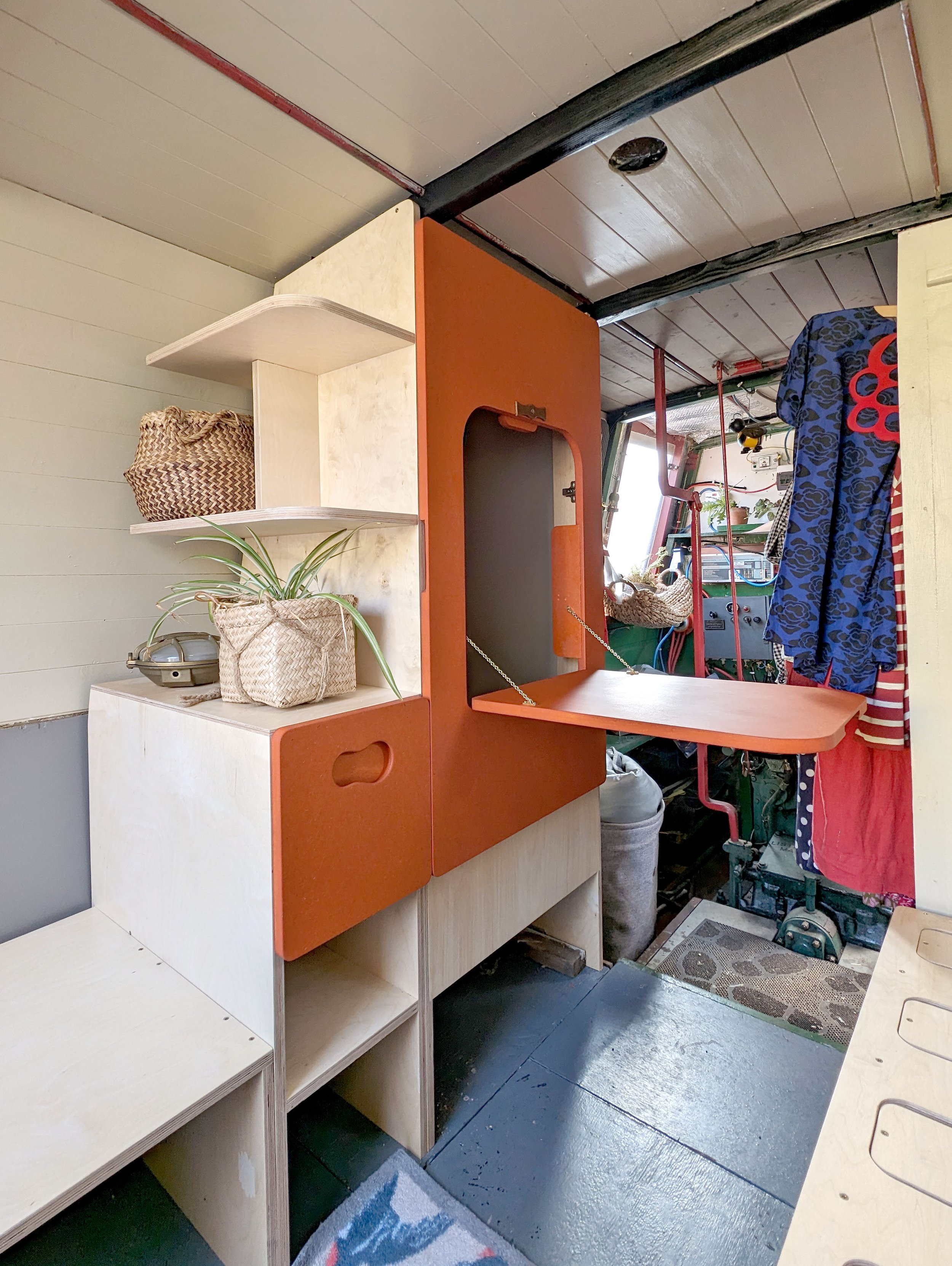 fold down desk design.jpg