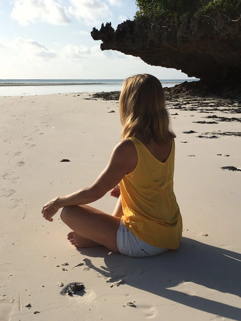 Rediscover your best posture as you sit with ease.