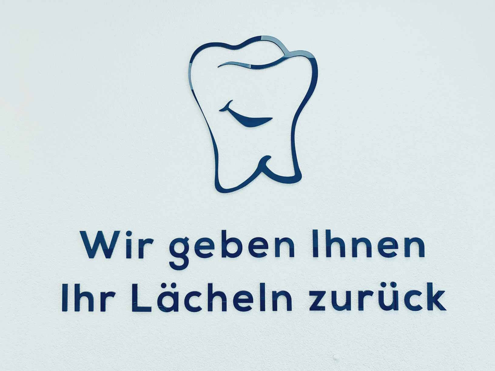 logo_laecheln_mit_zahn-2.jpg