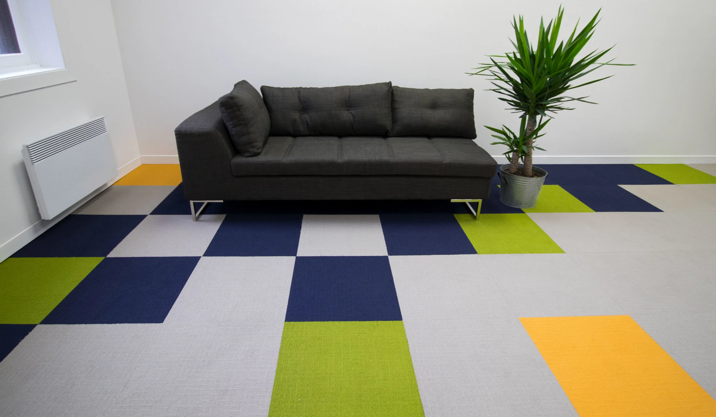 Calypso — 60030, Magic Green — 30007, Gray Ice — 15025, Active Yellow — 10016 installation en motif