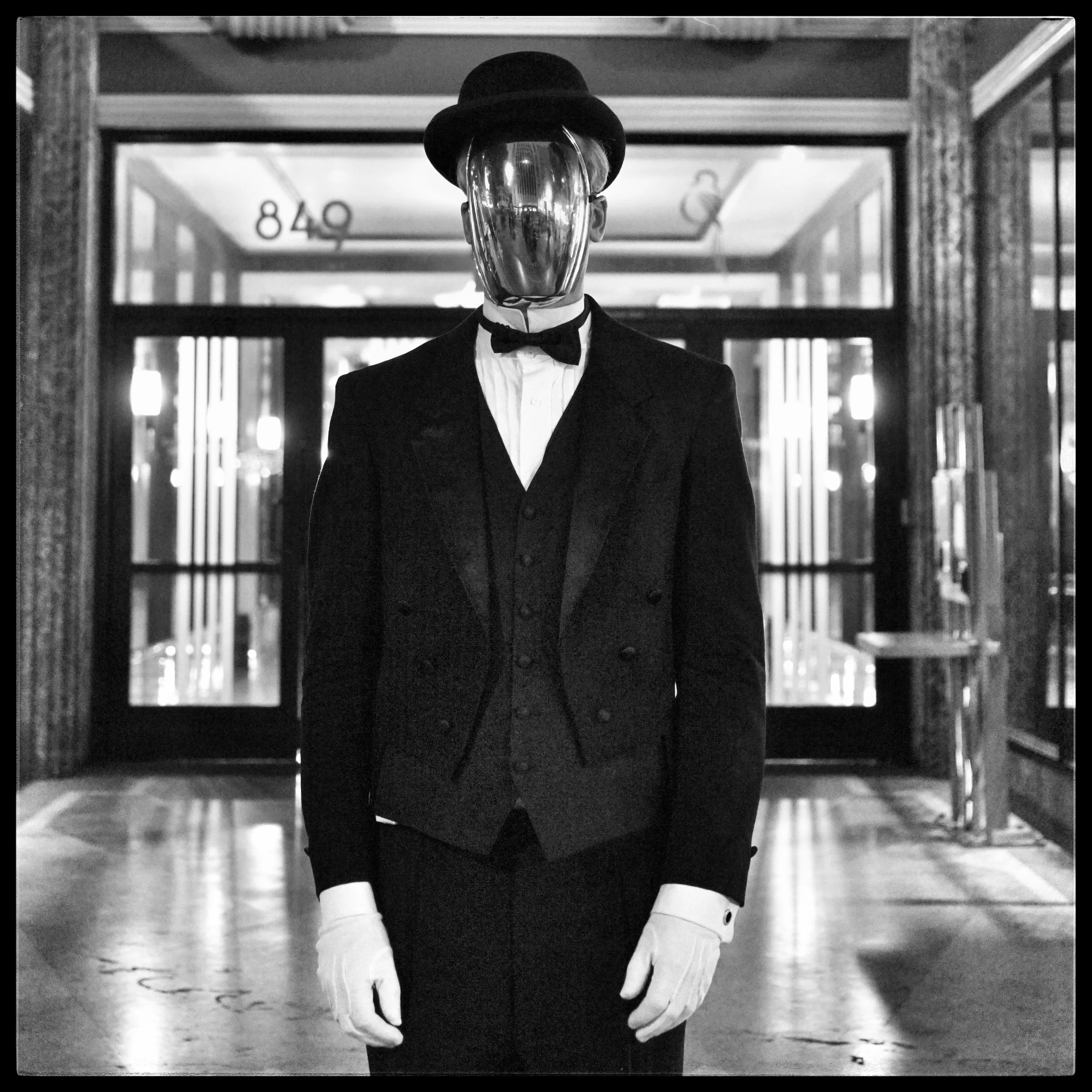 Mirrored Face Butler
