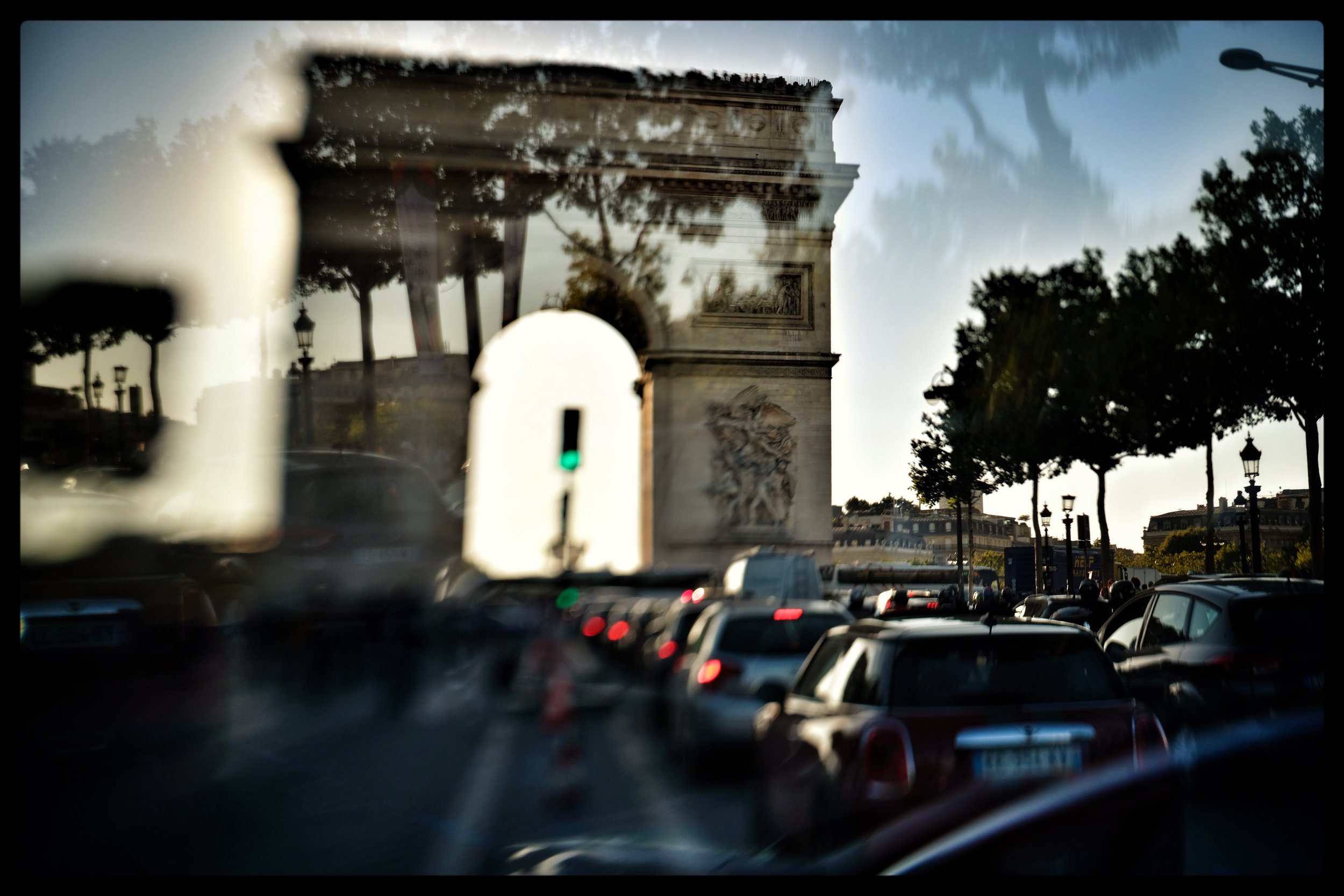 Champs De Elysee Traffic