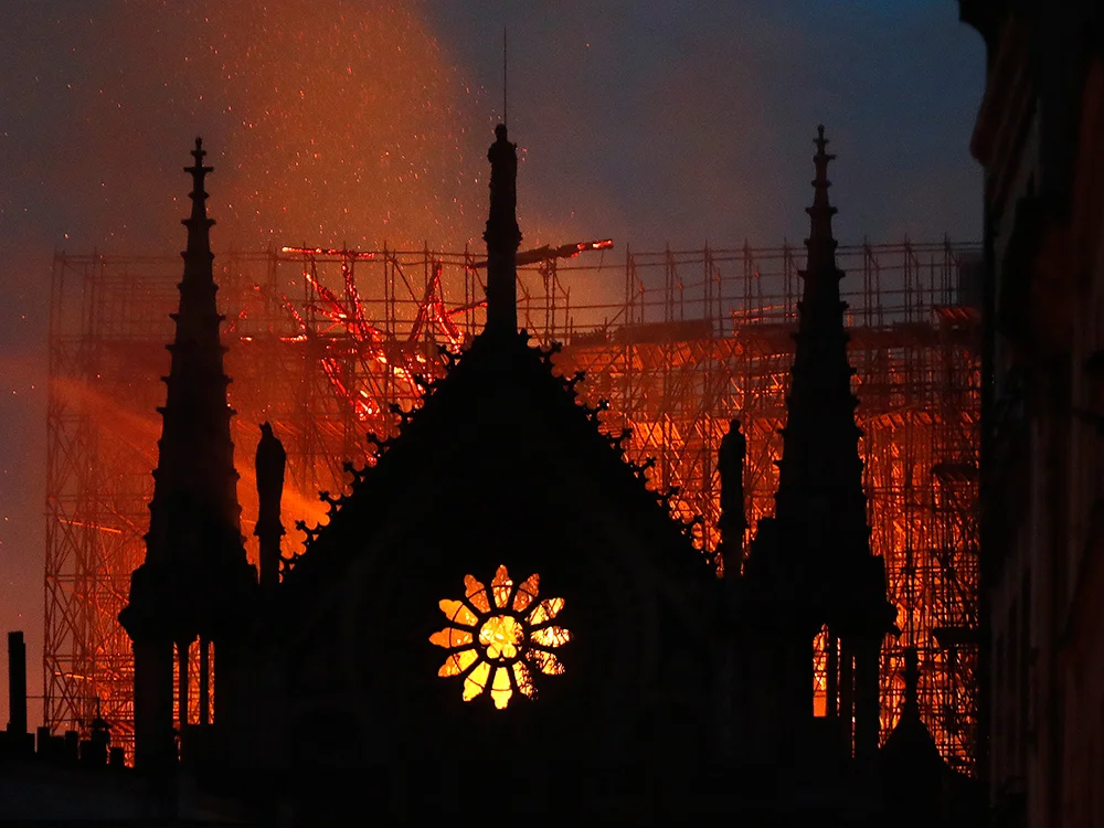 notre_dame_burns.jpg
