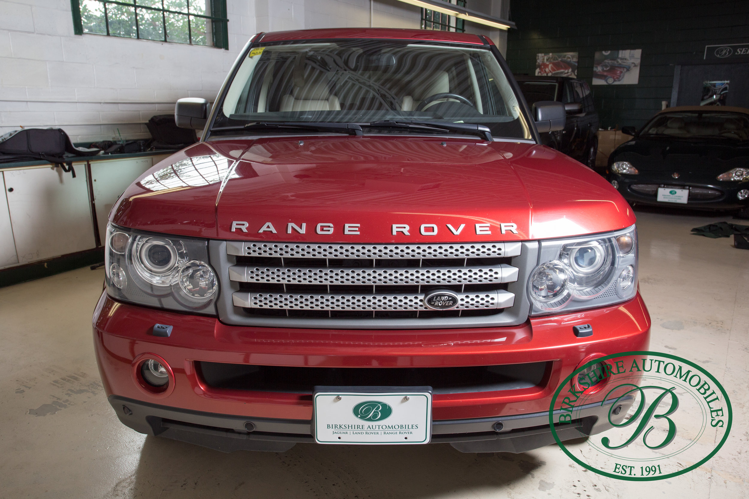 Birkshire Automobiles 2009 Range Rover Burgundy-9.jpg