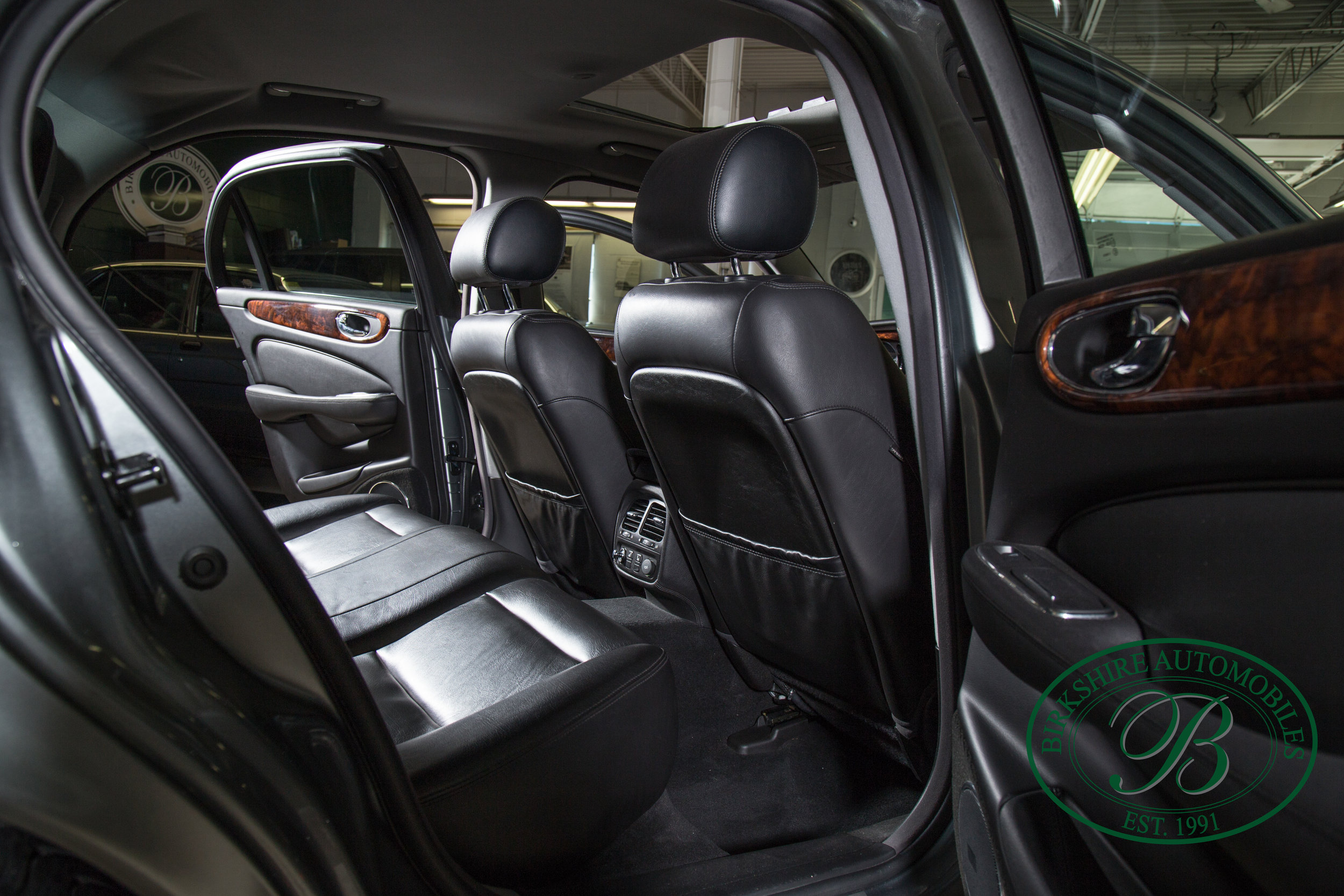 Birkshire Automobiles 2006 Jaguar XJ^-88.jpg