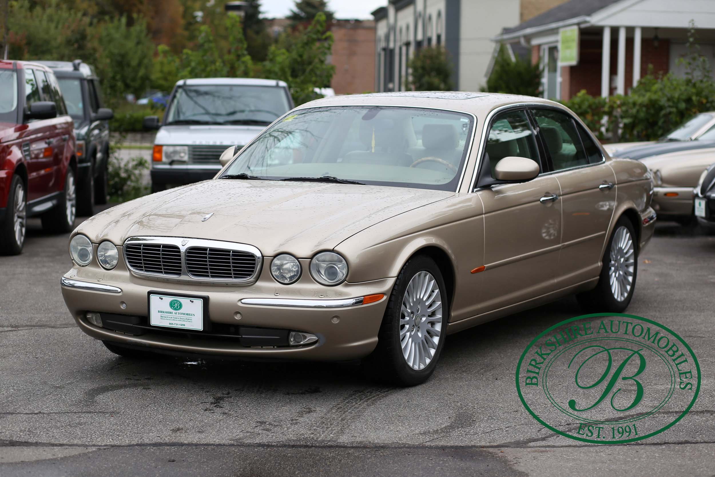 Birkshire Automobiles Jaguar XJ8-1.jpg