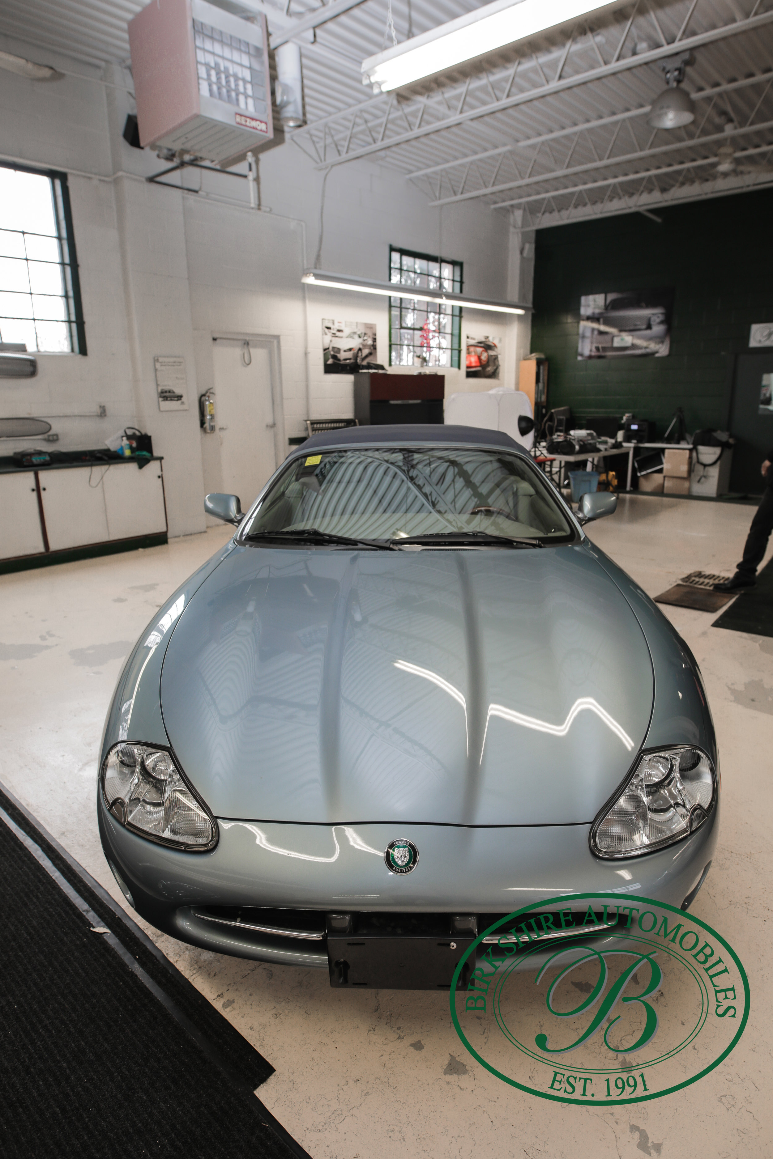 Birkshire 2002 Jaguar XK Convertible-16.jpg