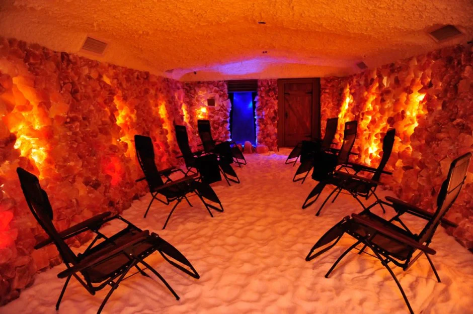 himalayan-salt-room-6-himalayan-salt-lamp-benefits-better-940-x-625.jpg