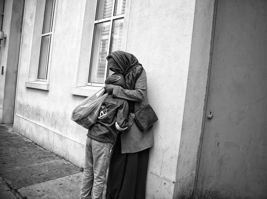 W10 London 🖤
Small Moments and quiet stories of everyday life, featuring mothers and her daughters. 
👉 Full project on my website: lorenzogrifphoto.com/w10-london
 #balckandwhitephotogrphy #W10London #PortobelloRoad #LondonPhotography #StreetPhotog
